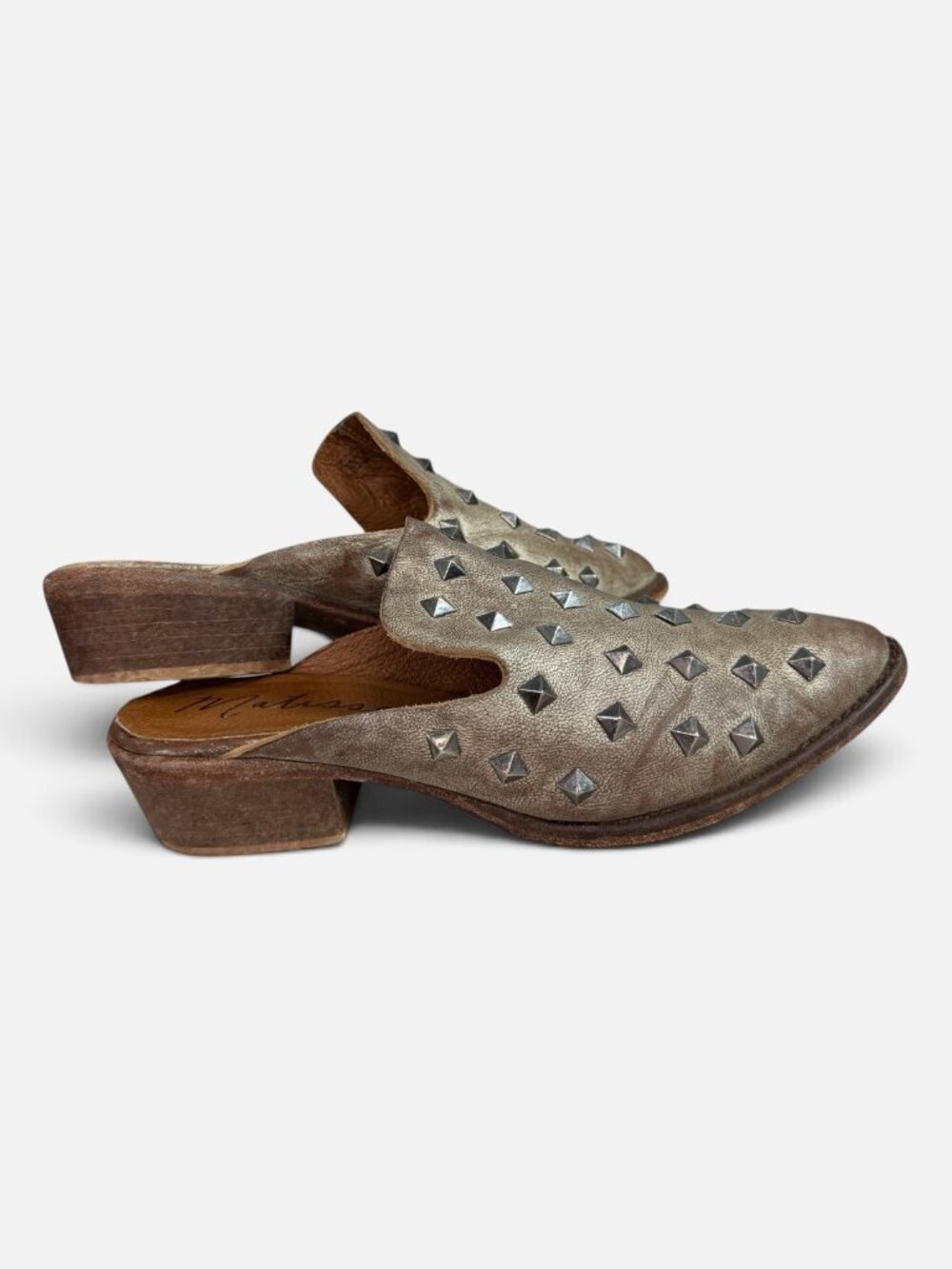 Matisse Charlize Silver Pyramid Studded Mules Pewter Metallic Leather Size 8